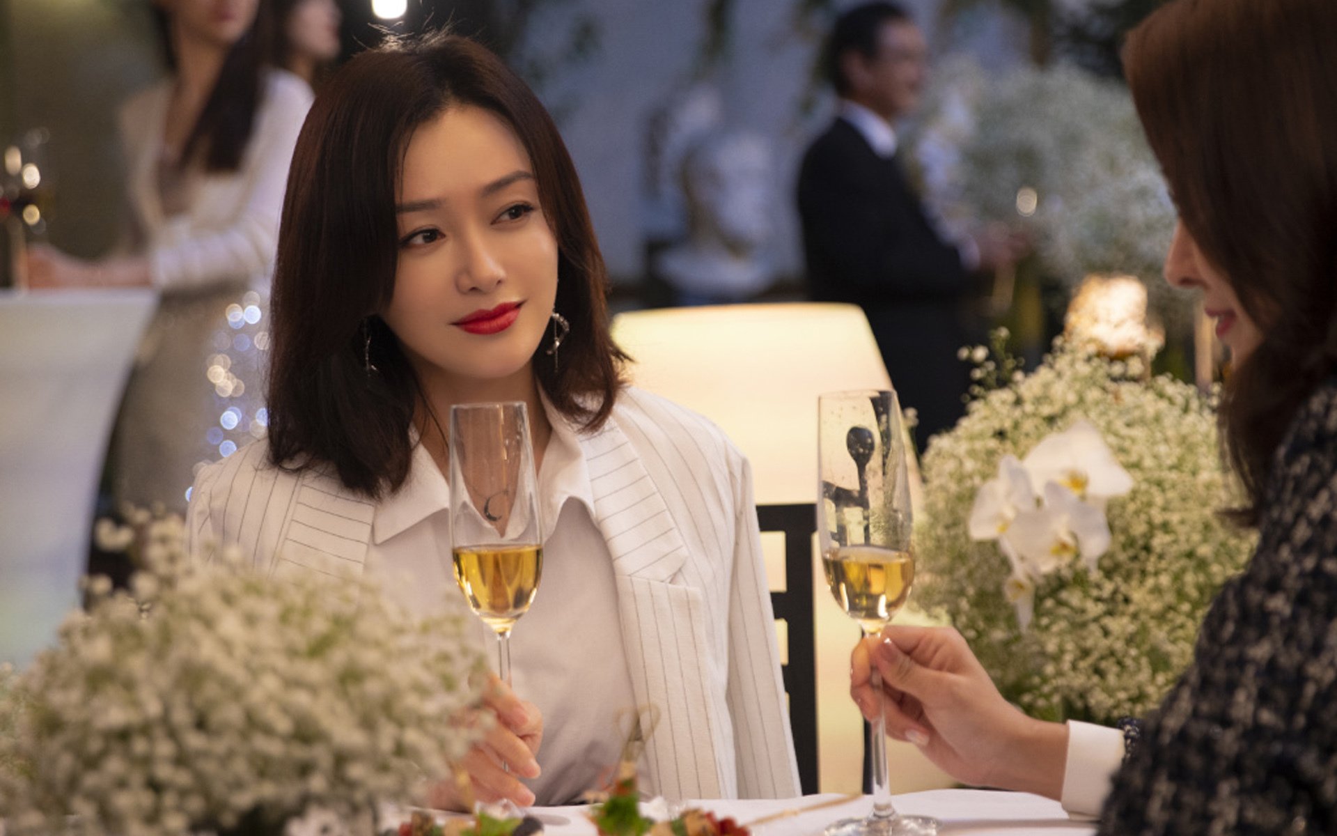 北非屏障VS亚平宁锋芒，当阿尔及利亚的战术枷锁暗夜笼罩马拉多纳球场